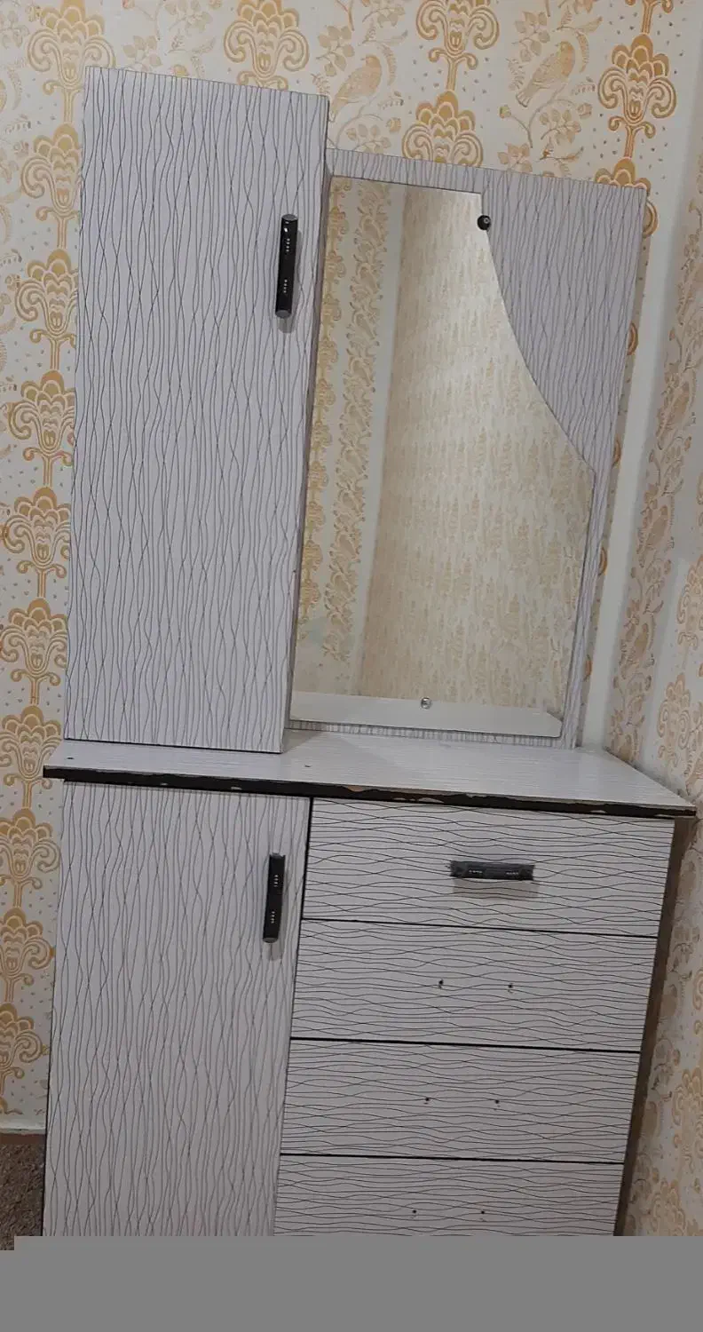 میز آرایش|آینه|مسجد سلیمان, |دیوار