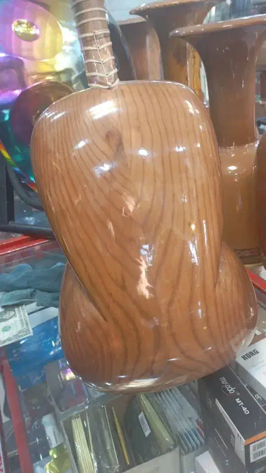 تار تمیز. و مرتب و کم کار کلا سه ماه کار کرده|سازهای سنتی|شهرکرد, |دیوار