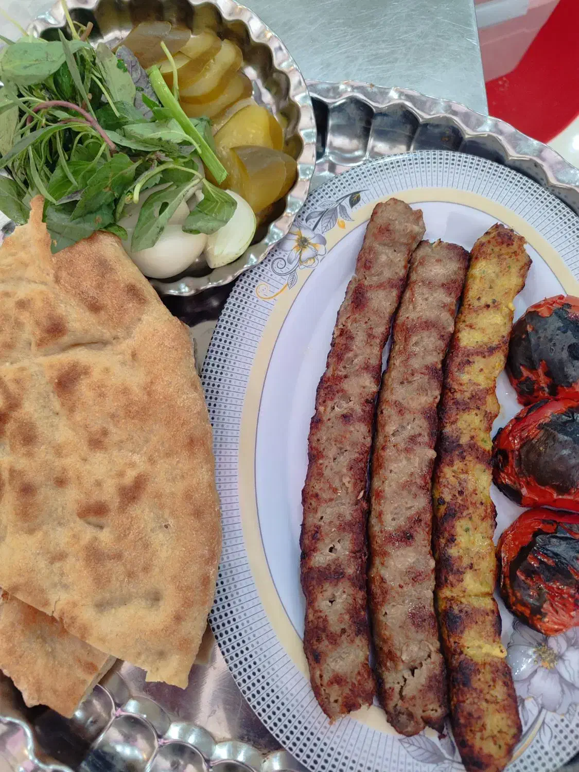 استخدام نیروی کار خانم در رستوران|استخدام خدمات فروشگاه و رستوران|حمیدیا, |دیوار