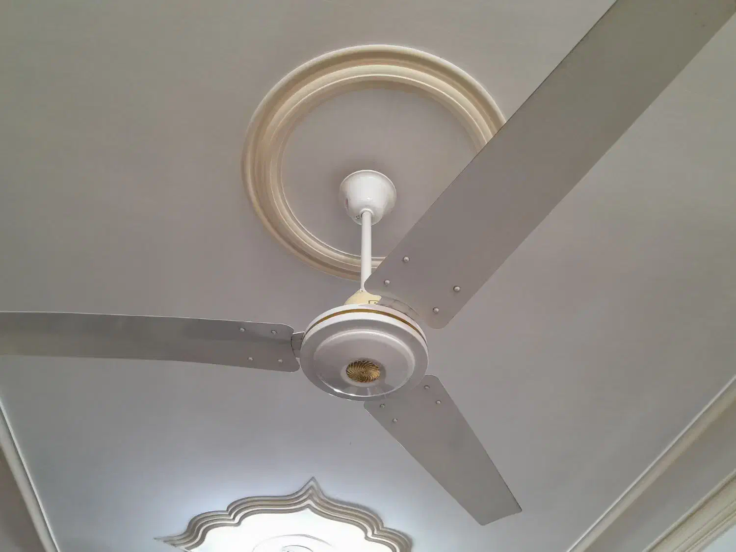 پنکهسقفیدرحدنو|پنکه و تصفیهکنندهٔ هوا|رشت, استقامت ۱|دیوار