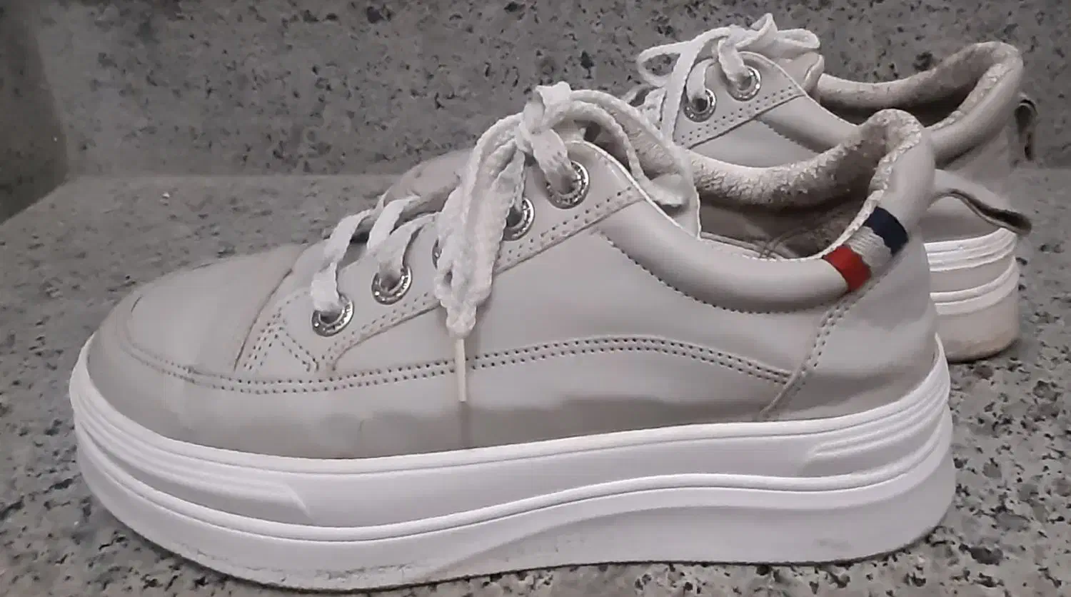 اسپرت سایز ۳۸  سالم ۲۵۰ تومن|کیف، کفش، کمربند|نیشابور, مازول|دیوار