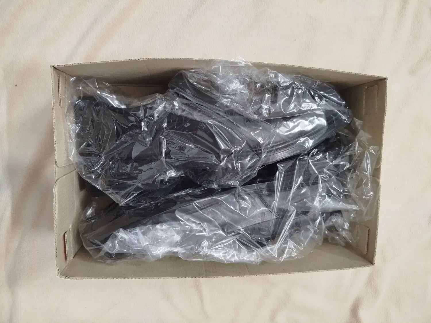 کفش|کیف، کفش، کمربند|مشهد, خواجه ربیع|دیوار