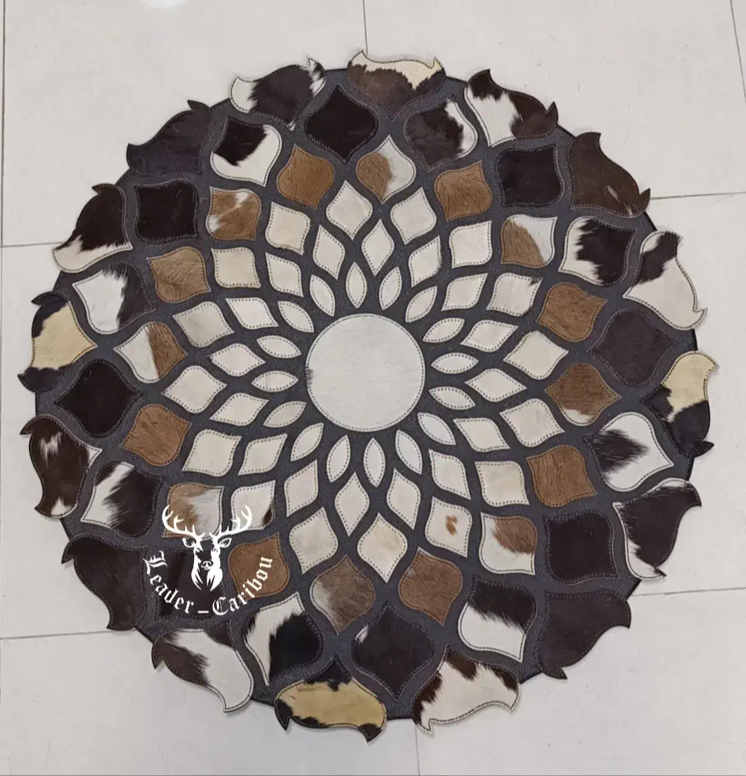 قالیچه گرد|فرش|شیراز, صاحب الزمان|دیوار