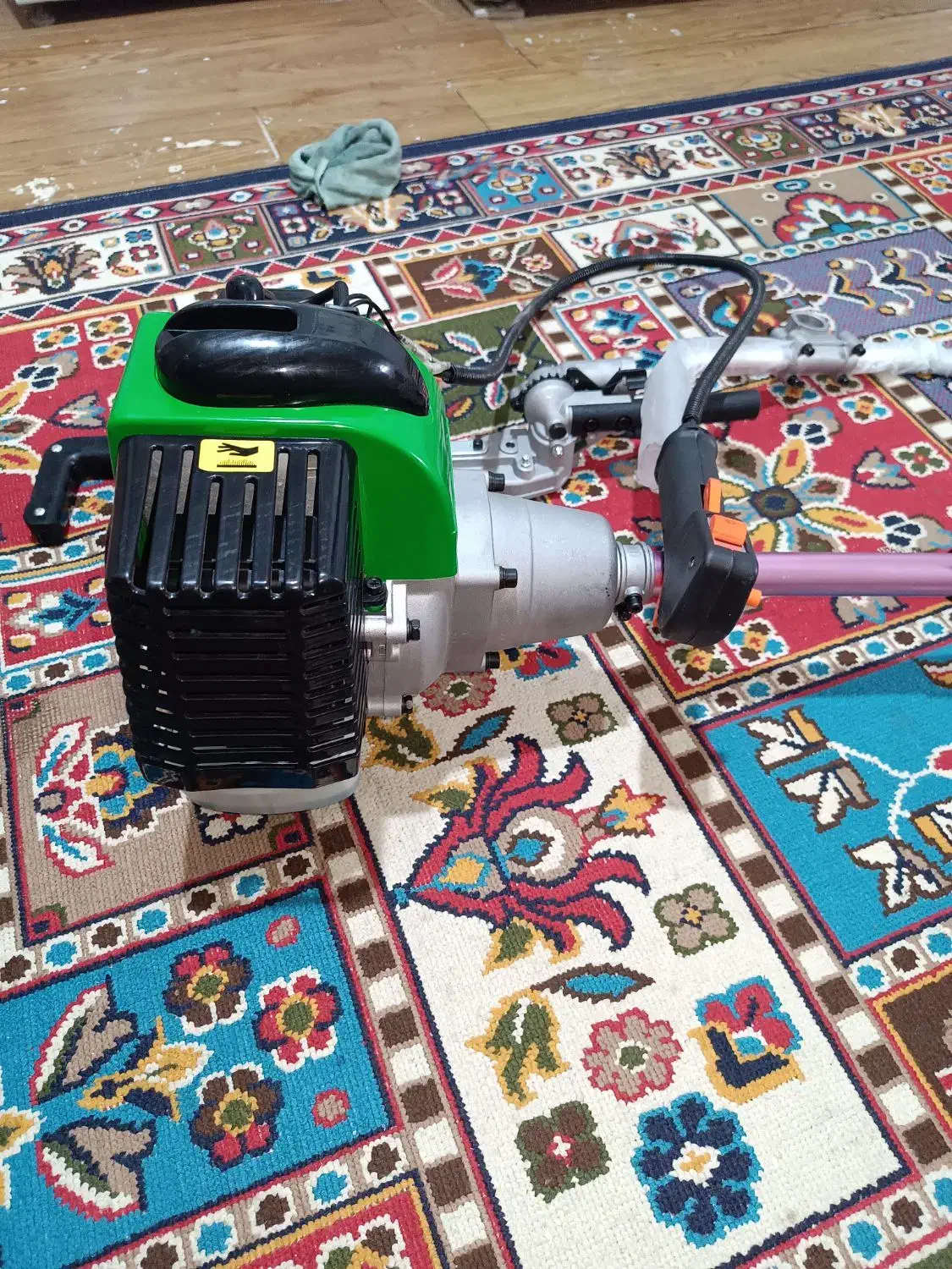 ابزارآلات کشاورزی|ماشین‌آلات صنعتی|ری, علایین|دیوار