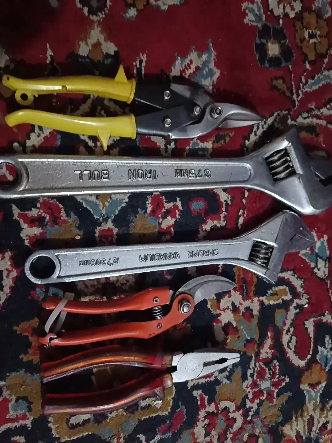 آچار|ابزارآلات|فلاورجان, |دیوار