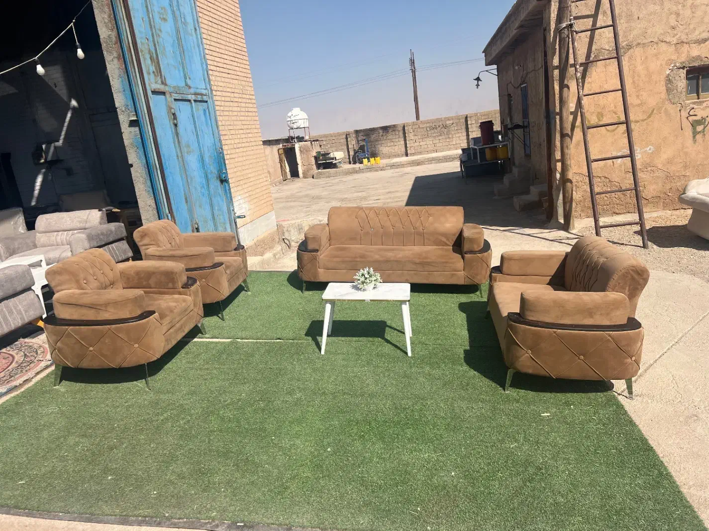 مبل فروش فوری ۱۰ تومن لپویی هستیم|مبلمان خانگی و میز عسلی|زرقان, |دیوار