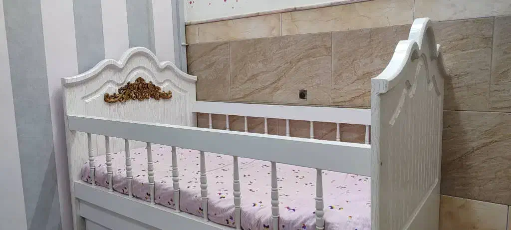 تخت پچه و ماشین شارژی|اسباب‌بازی بچه|قم, حنیف نژاد|دیوار