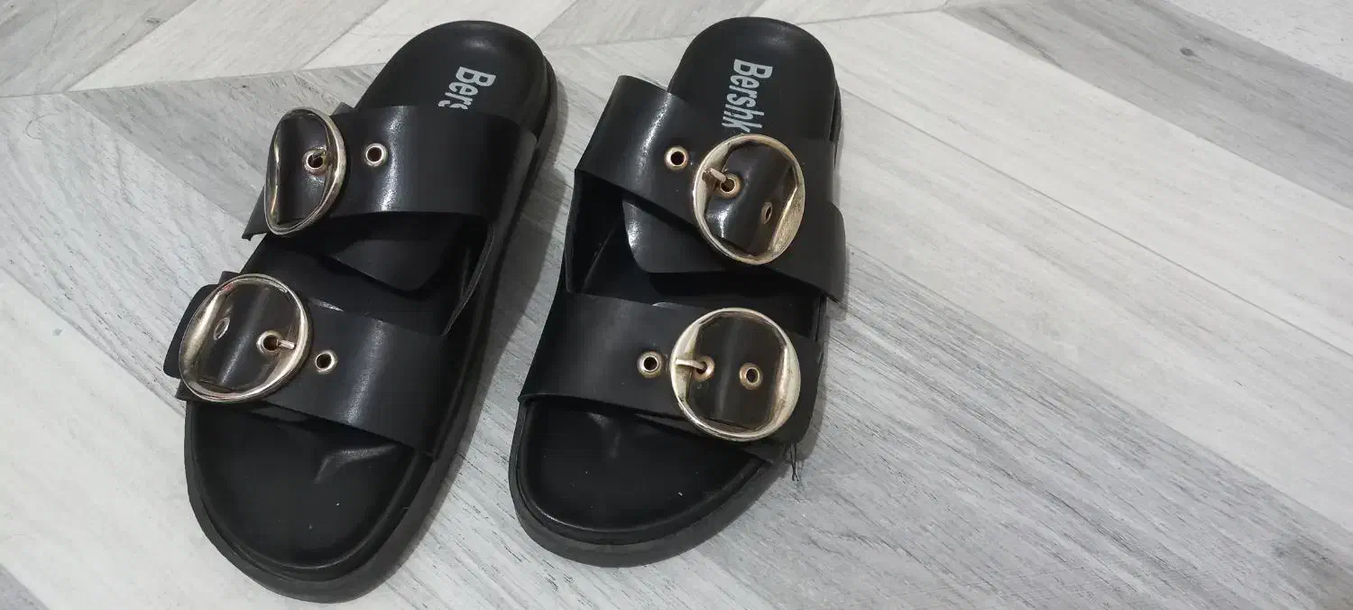 دمپایی|کیف، کفش، کمربند|قم, نیروگاه|دیوار