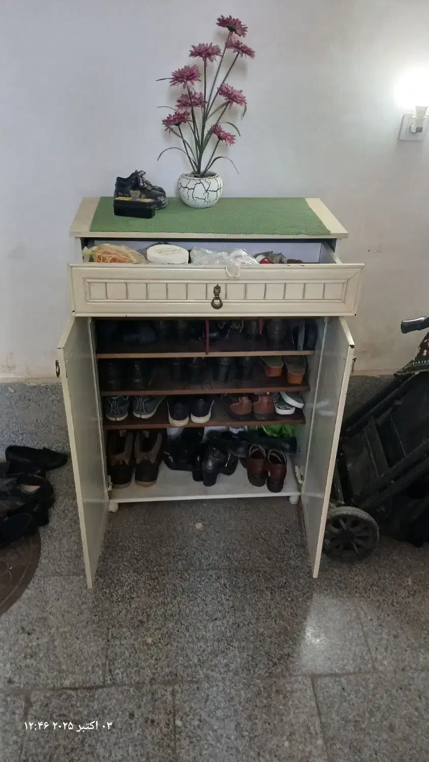 جاکفشی|جاکفشی، کمد، دراور|مشهد, پروین اعتصامی|دیوار