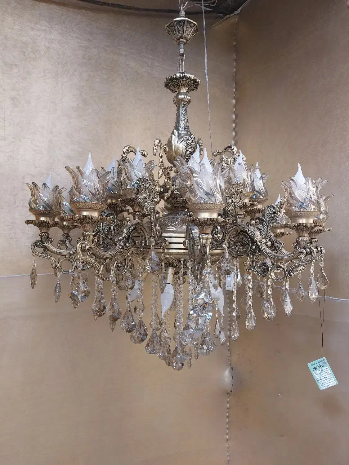 لوستر بزرگ|لوستر و چراغ آویز|اصفهان, کوجان|دیوار