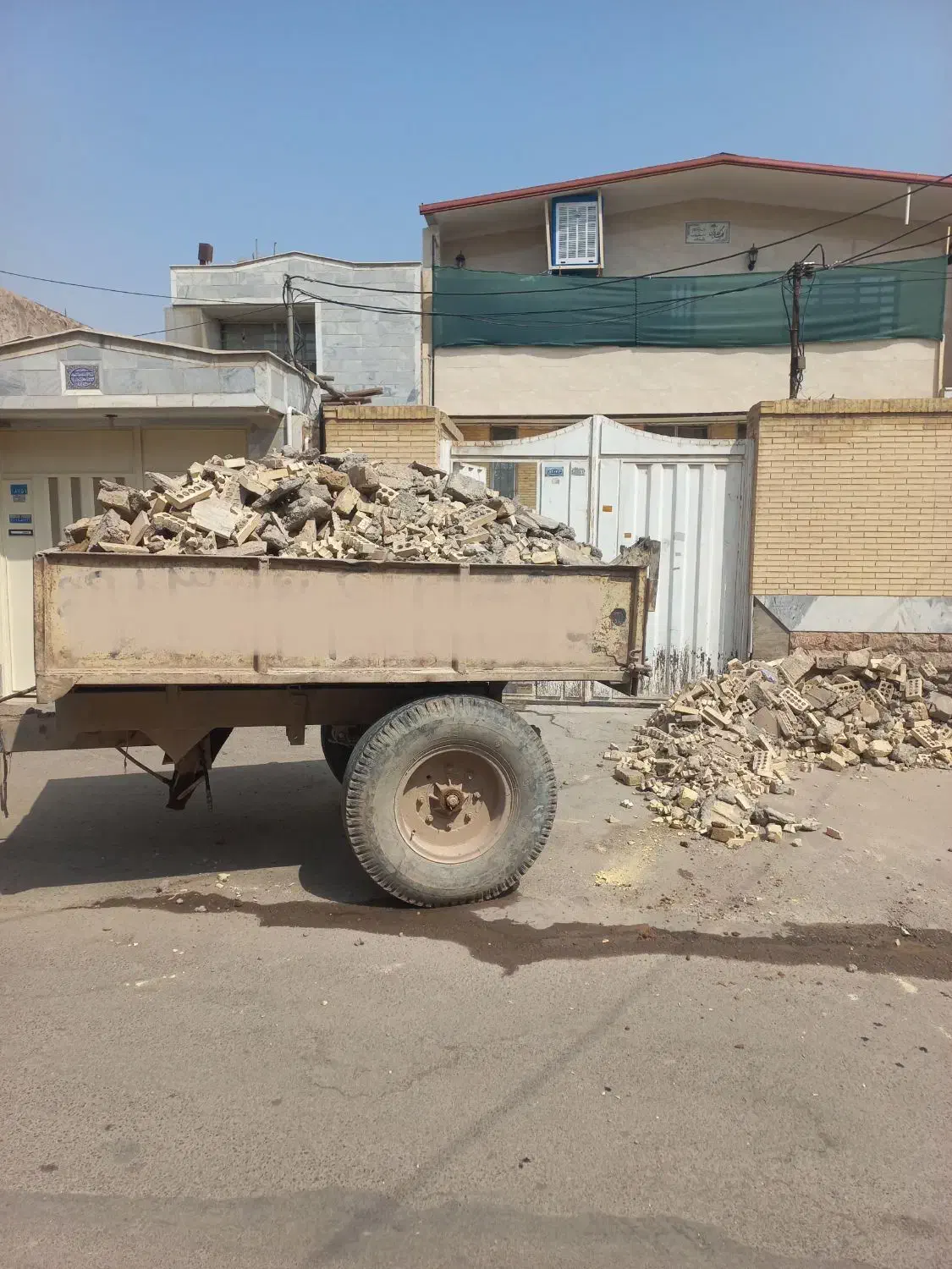 حمل و بارگیری نخاله با تراکتور، خاور، بنز|خدمات حمل و نقل|کرمان, |دیوار