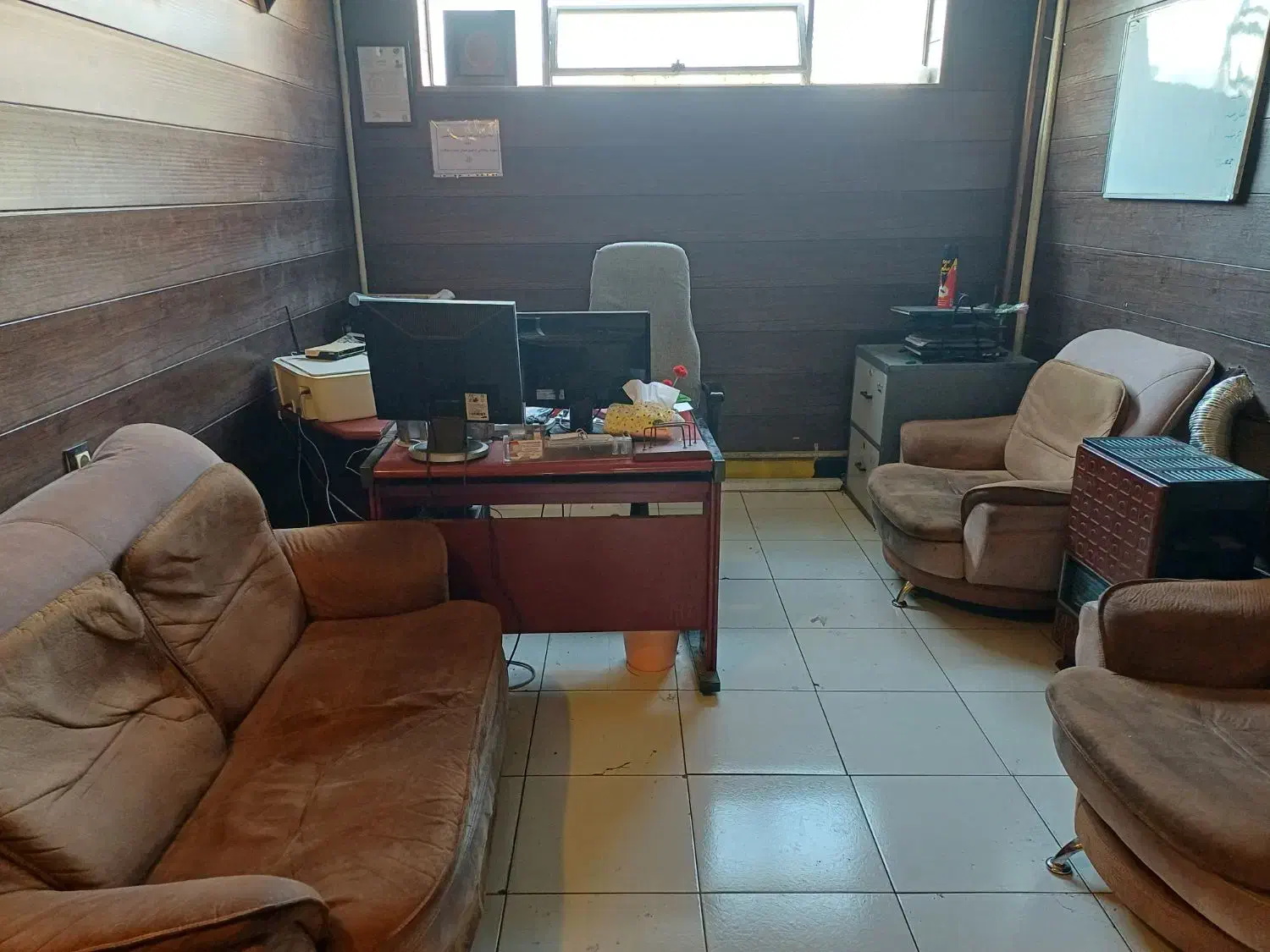 اجاره روزانه دفتر کار ۱۸ متری در سینما سعدی|اجارهٔ کوتاه‌مدت دفتر کار و فضای آموزشی|شیراز, سینما سعدی|دیوار