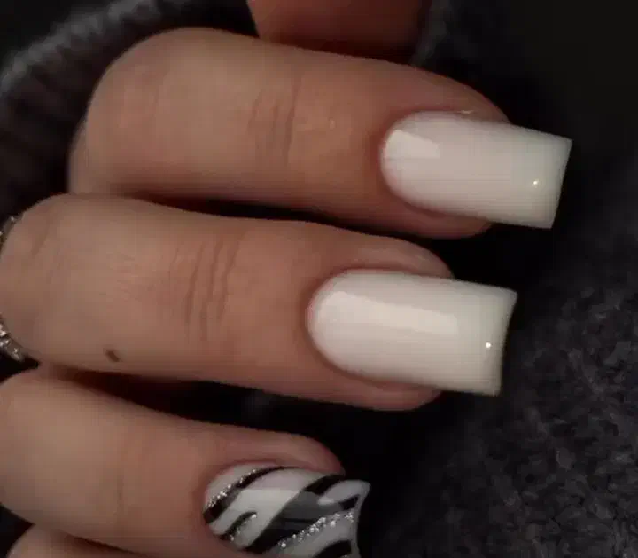 ۵۰درصد تخفیف کاشت ناخن ومژه .|خدمات آرایشگری و زیبایی|قرچک, زیبا شهر|دیوار