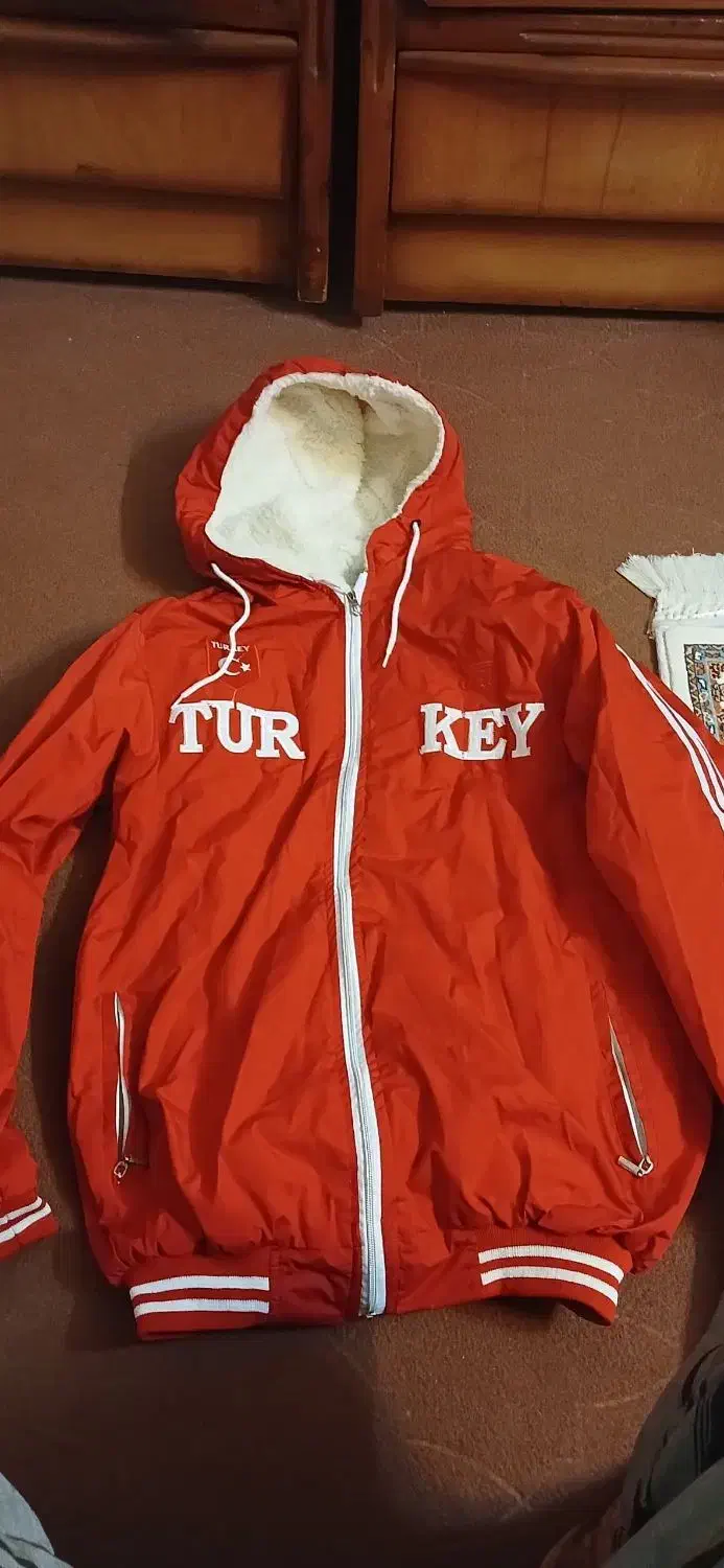 کاپشن بارانی آدیداس|لباس|شیراز, شیخ روزبهان|دیوار