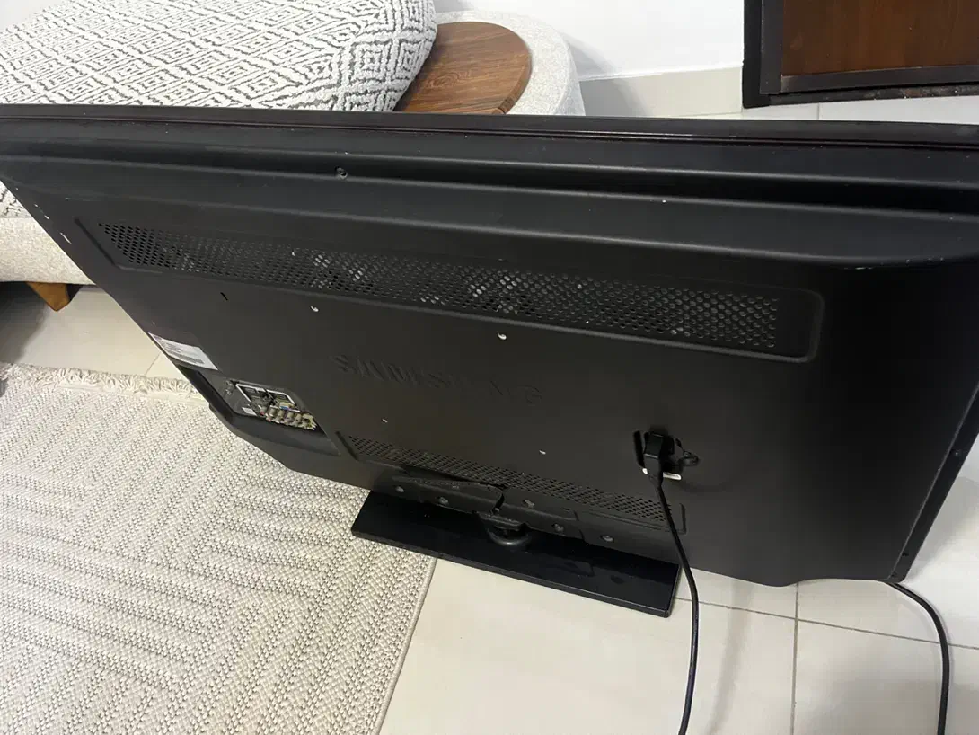 تلویزیون 40 اینچ|تلویزیون و پروژکتور|لاهیجان, کاروانسرابر|دیوار