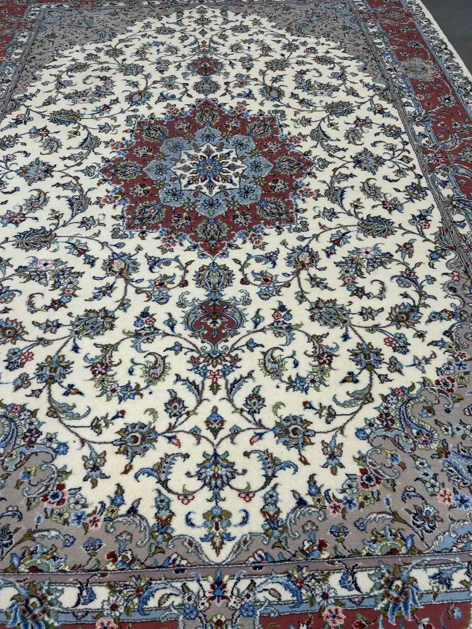 فرش دستباف جفت ۹ متری تقدیسی اعلای کاشان|فرش|مشکین‌دشت, |دیوار