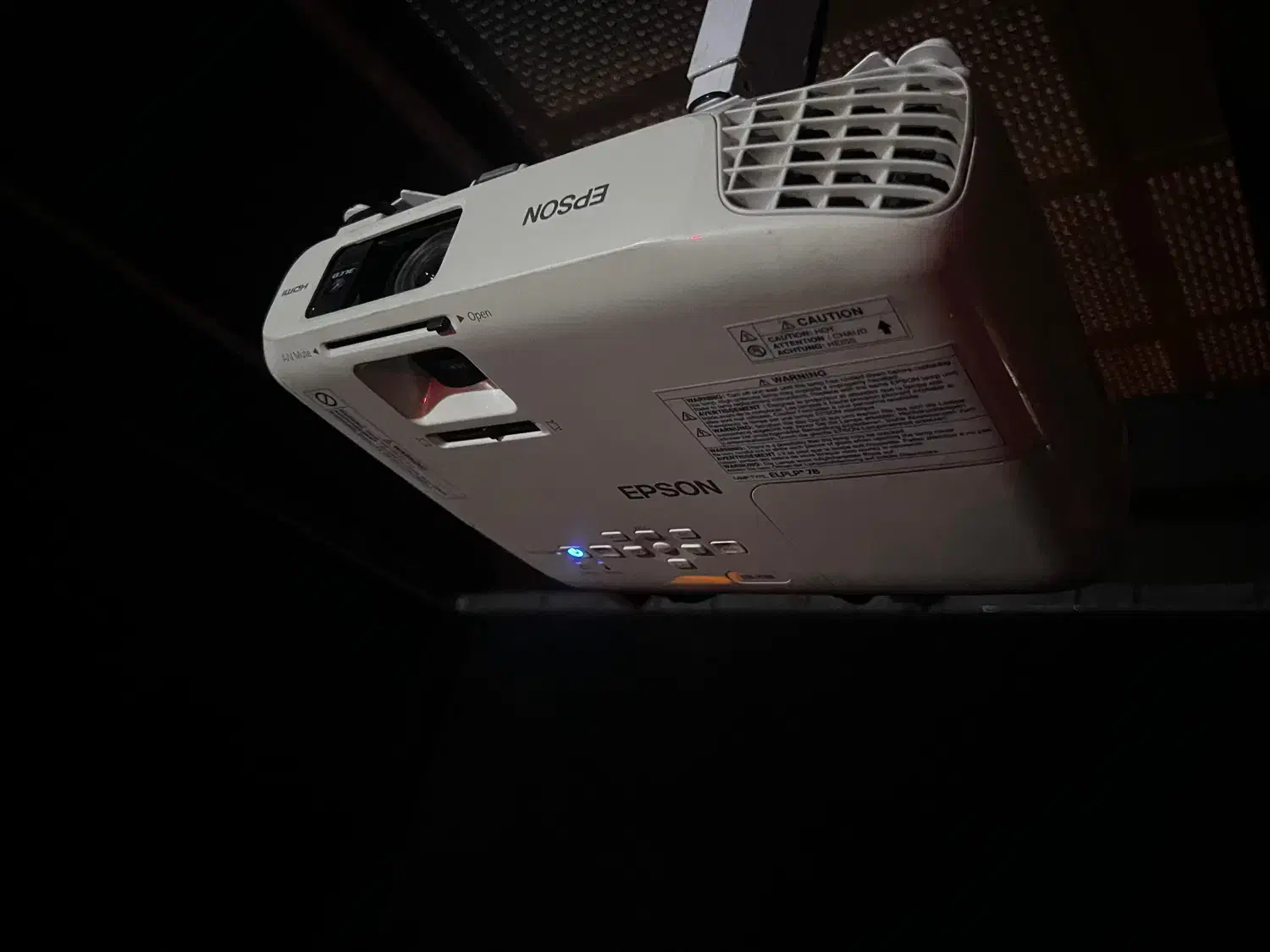 پرژکتور|تلویزیون و پروژکتور|تهران, آبشار تهران (دریاچه)|دیوار