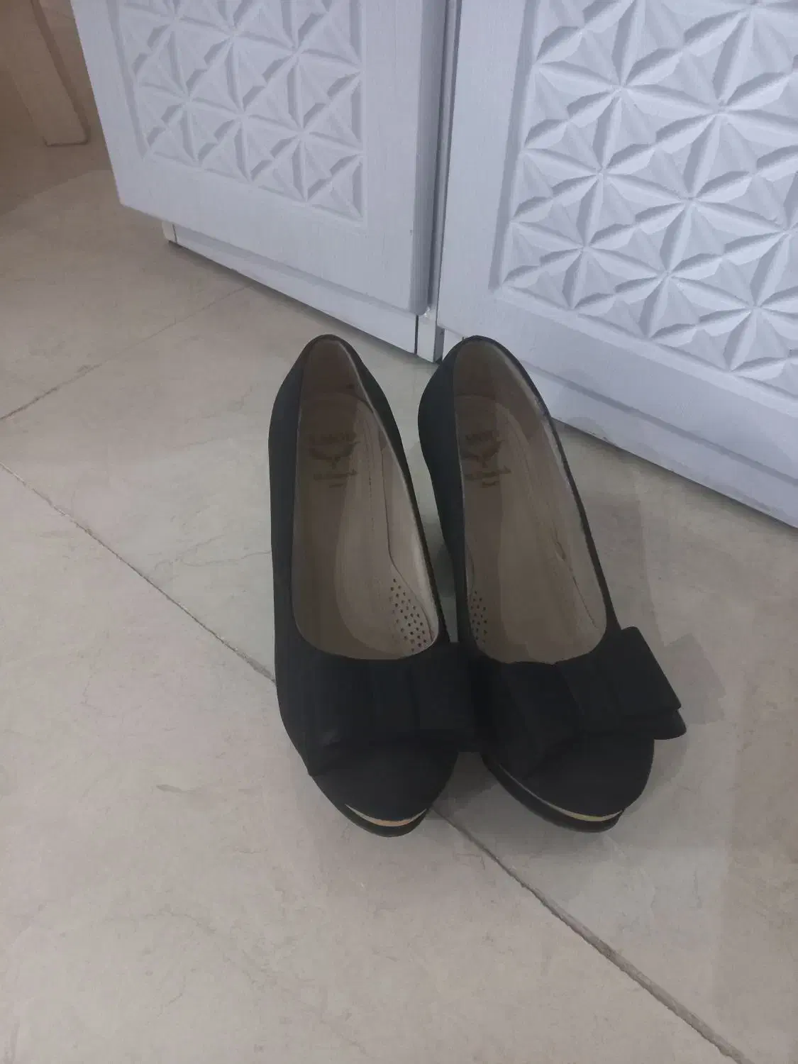 کفش مجلسی|کیف، کفش، کمربند|جهرم, |دیوار