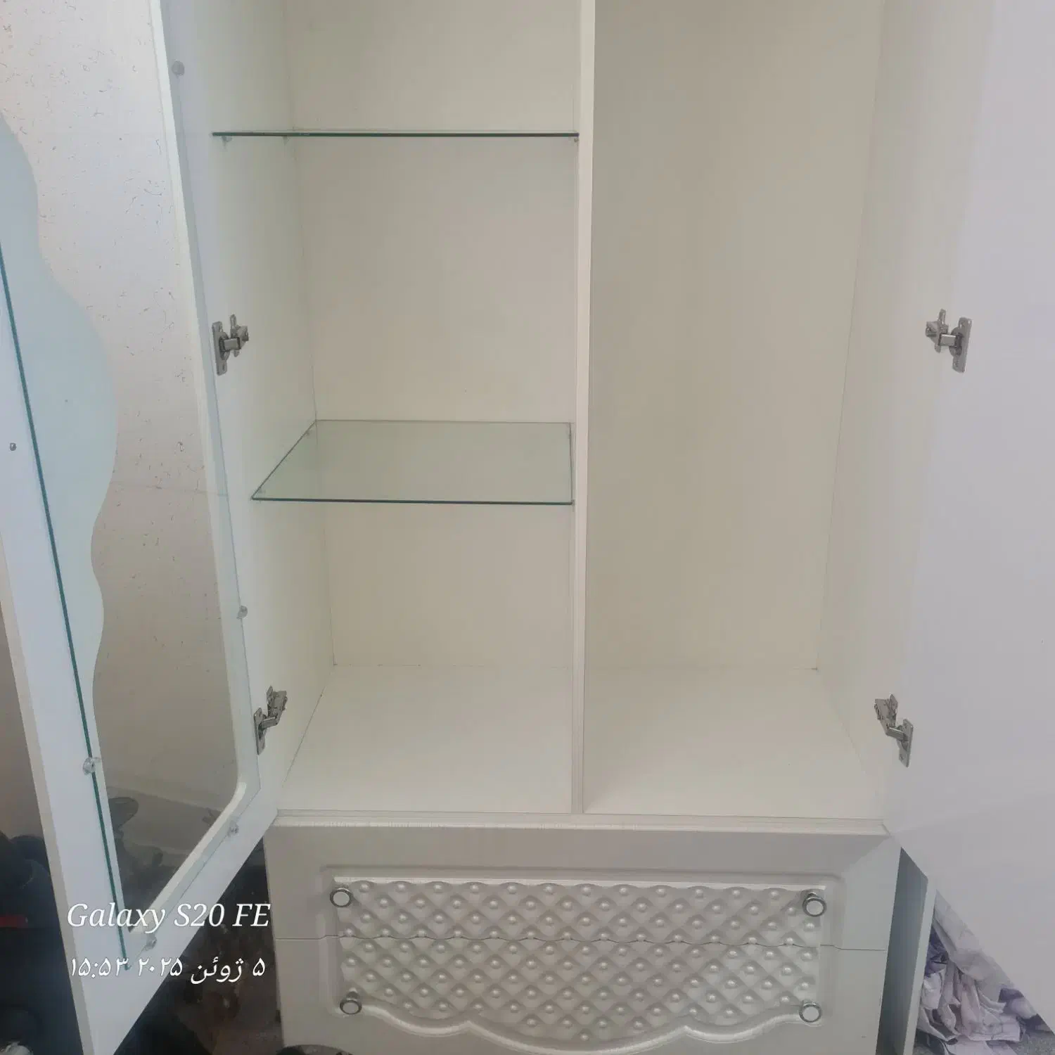 کمد سفید لباس ویترین ودوکشو نو|جاکفشی، کمد، دراور|شاهین‌شهر, خانه کارگر|دیوار