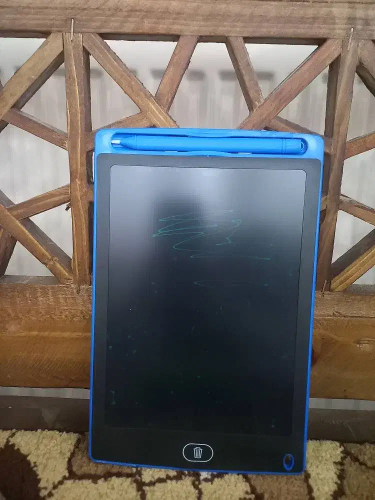 تعدادی اسباب بازی نو|اسباببازی|پرند, فاز ۵|دیوار