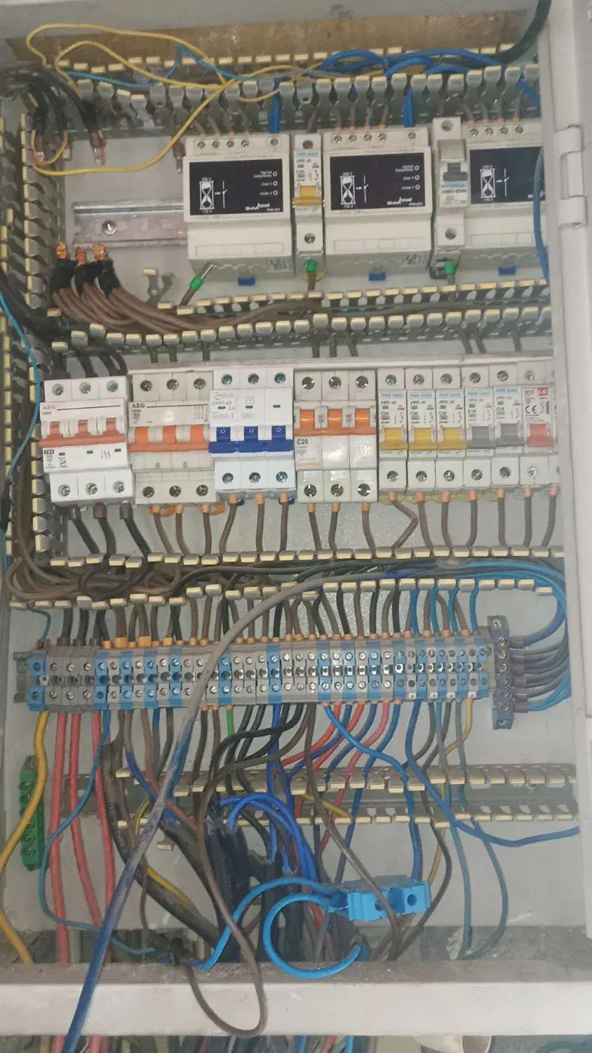 برقکار برقکشی برق کاری رفع اتصالی|خدمات پیشه و مهارت|جیرفت, |دیوار