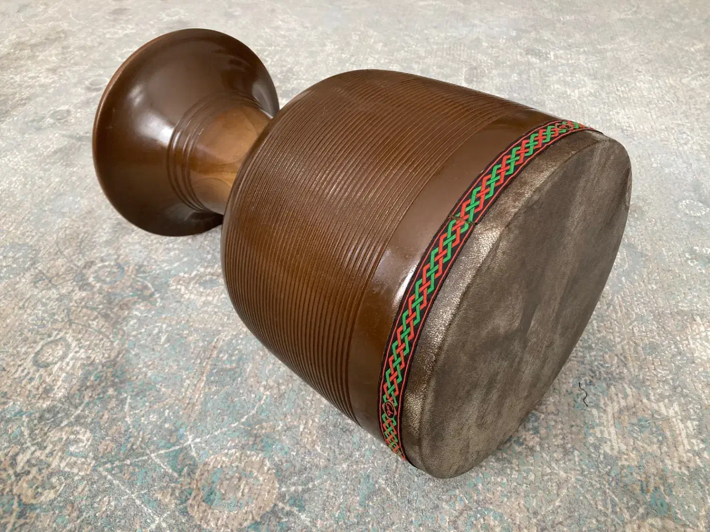 تنبک حلمی یک تکه گردو|سازهای سنتی|بروجرد, |دیوار