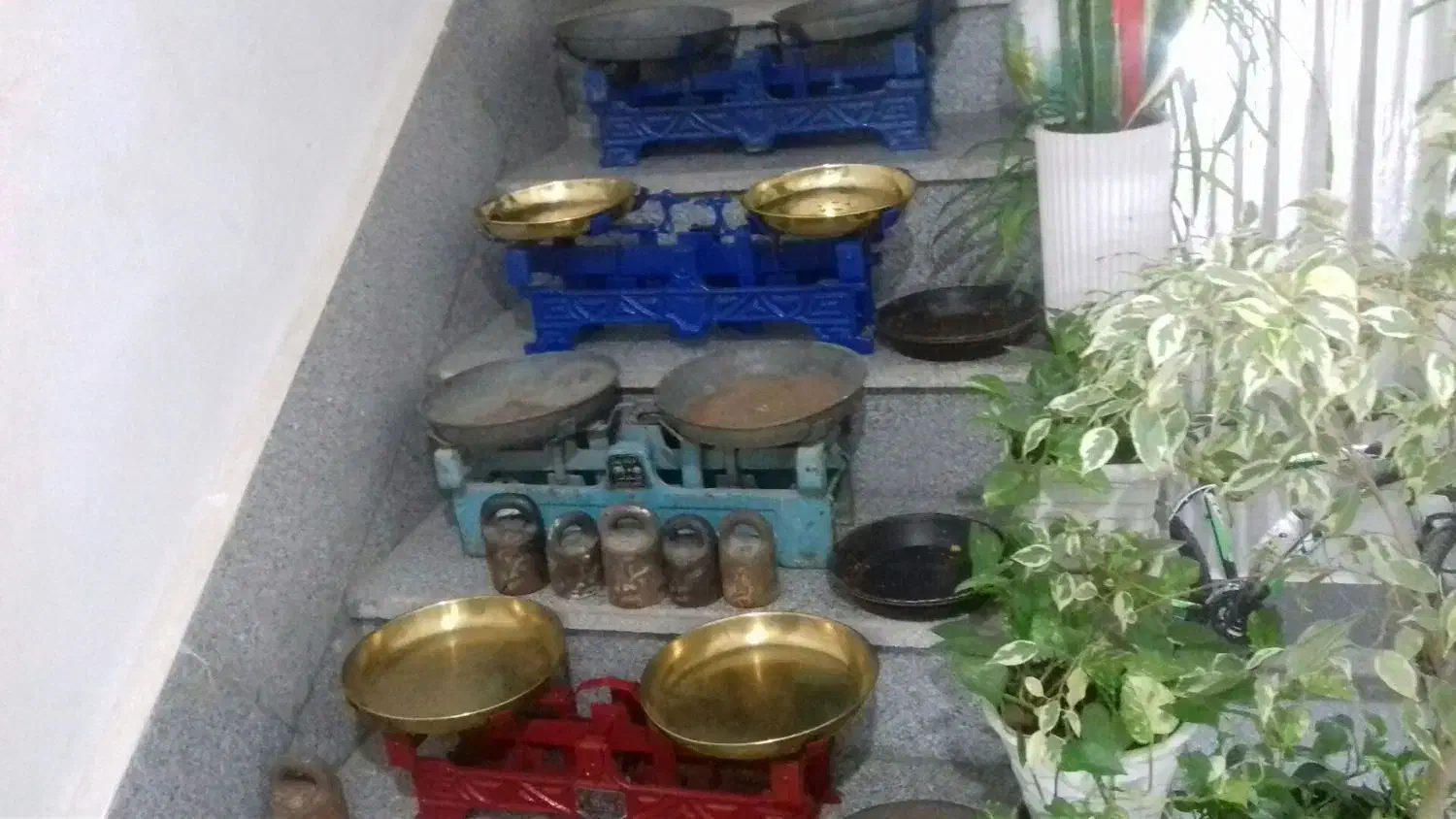 ترازوی قدیمی دقیق و سنگ ترازو|کلکسیون اشیاء عتیقه|مشهد, کشف|دیوار