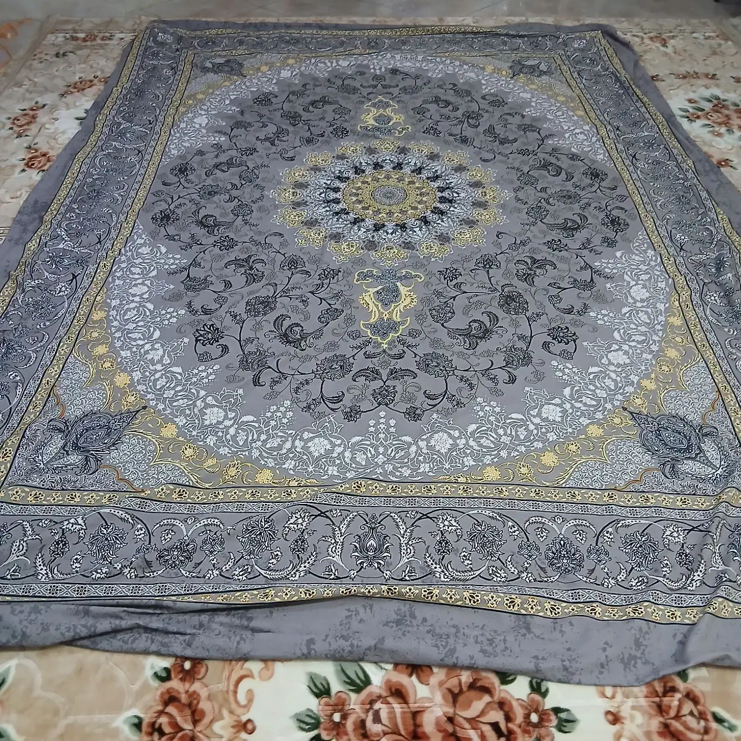 دوعدد کاور فرش سالم|روفرشی|قشم, |دیوار