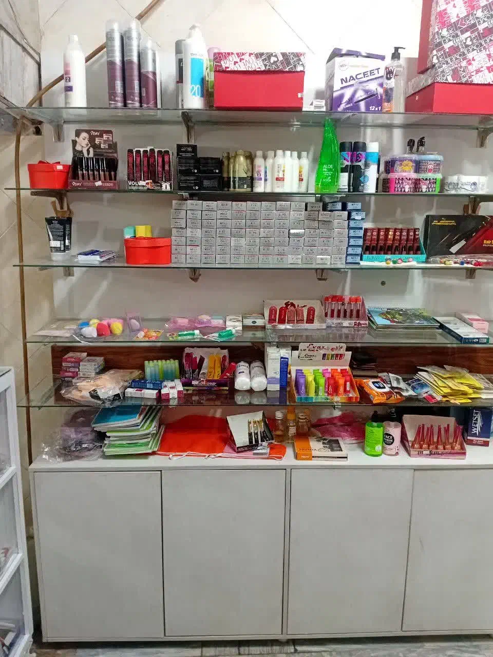 دکور شیشه ای|فروشگاه و مغازه|قم, کیوانفر|دیوار