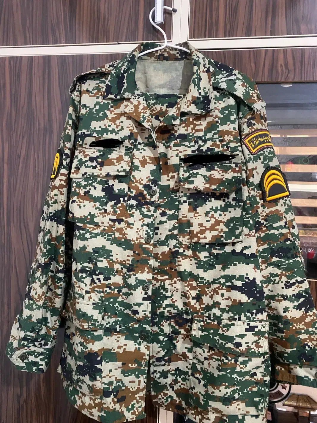 لباس بسیجی(پاسدار وظیفه)|لباس|رشت, ترمینال|دیوار