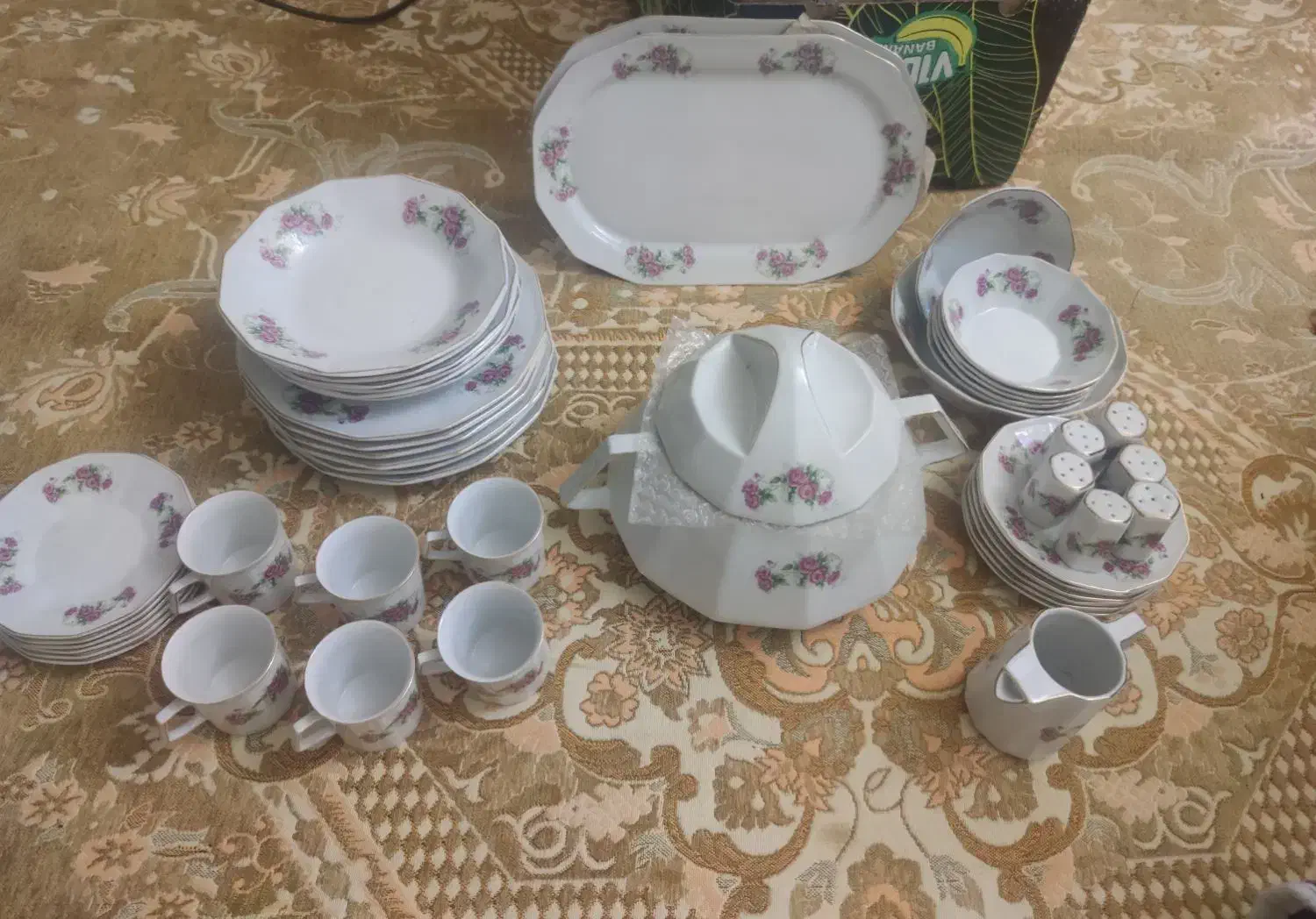 سرویس ۴۸ پارچه ۱۲ ضلعی شیک و نوواقلام دیگر|ظروف سرو و پذیرایی|تبریز, |دیوار