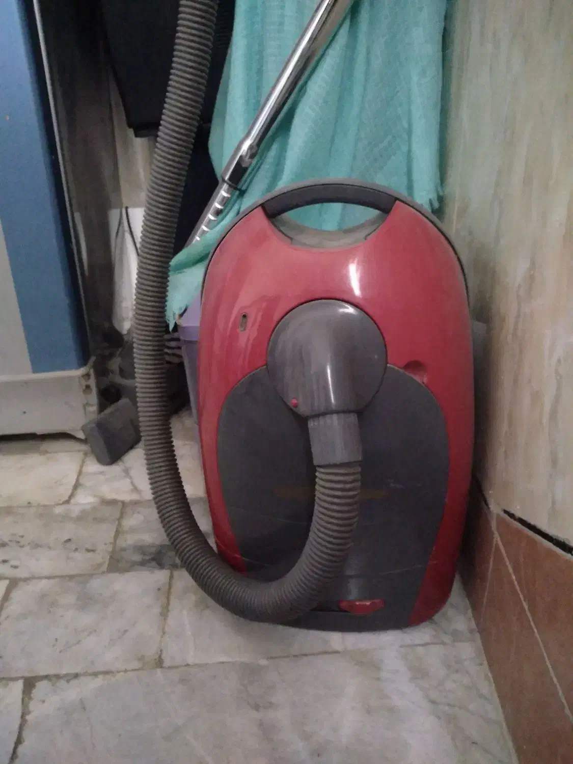 جارو برقی سالم یک عدد تلویزیون ۱۴|تلویزیون و پروژکتور|کردکوی, |دیوار