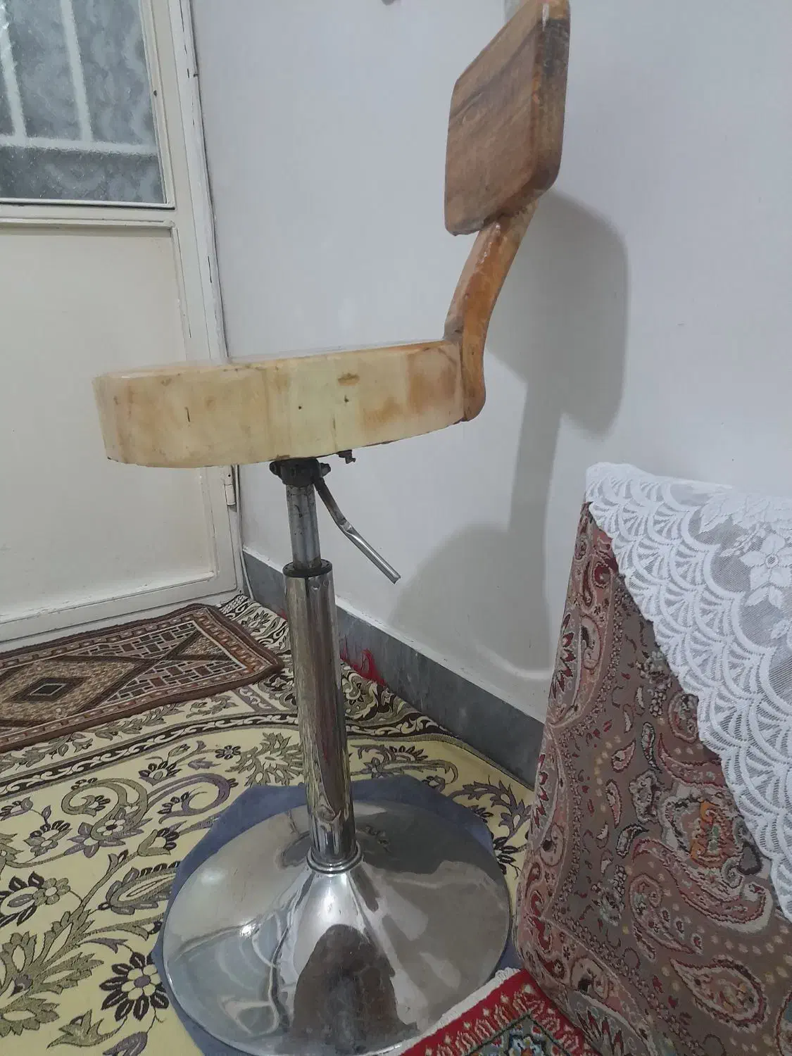 صندلی چوبی|صندلی و نیمکت|ساوه, |دیوار