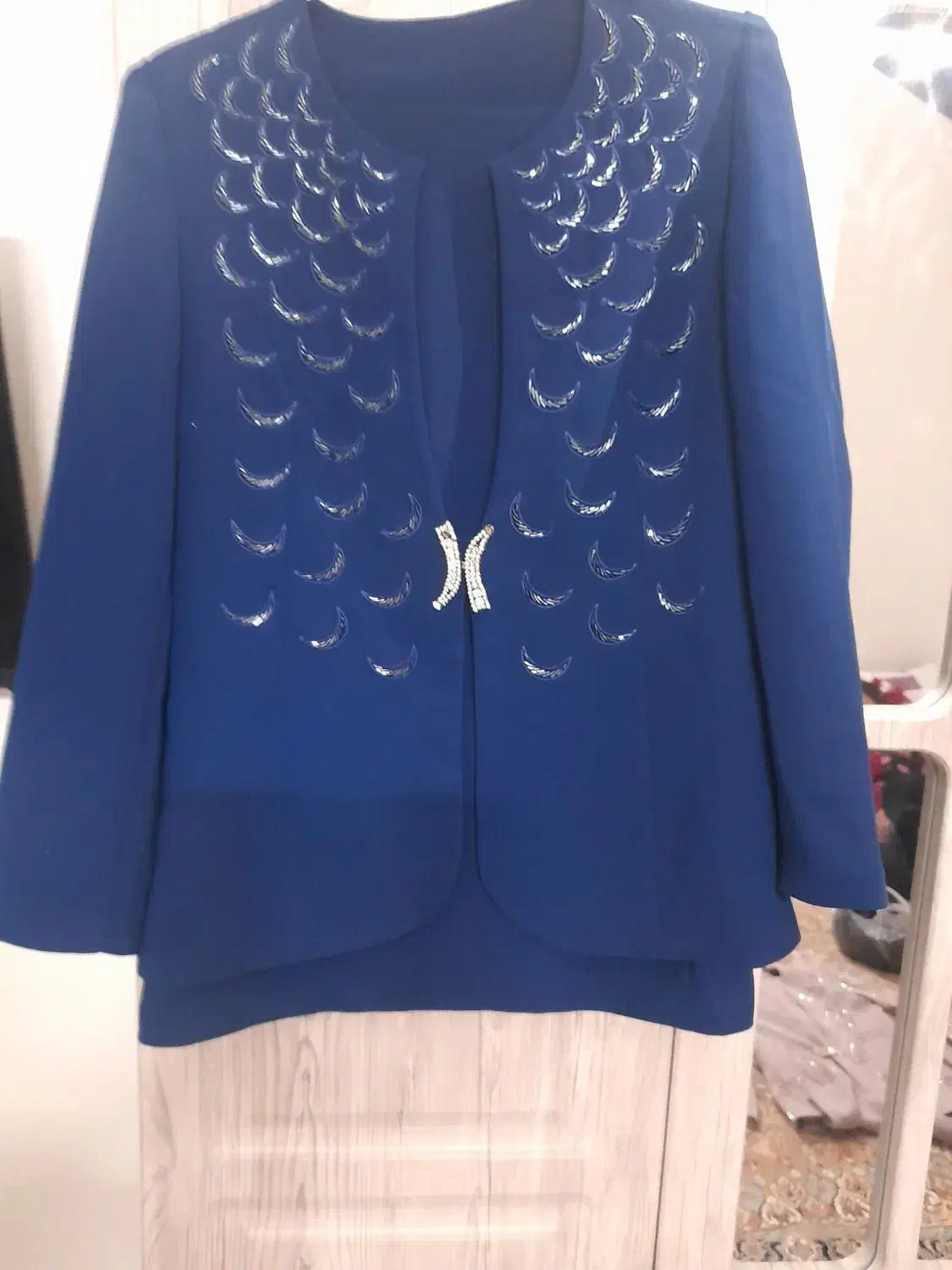 لباس|لباس|شیرین‌سو, |دیوار