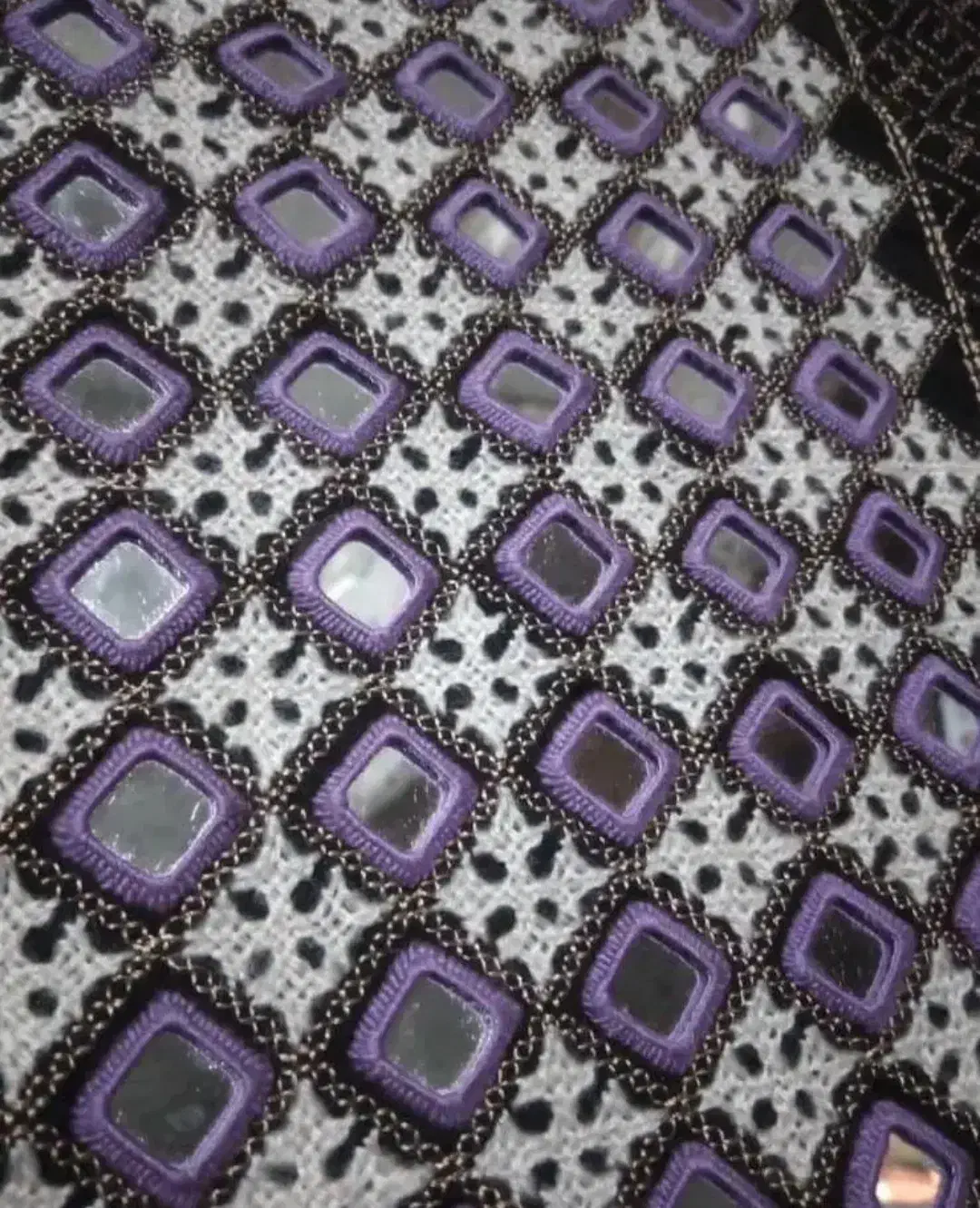 دوزنده ی آینه|لباس|خاش, |دیوار