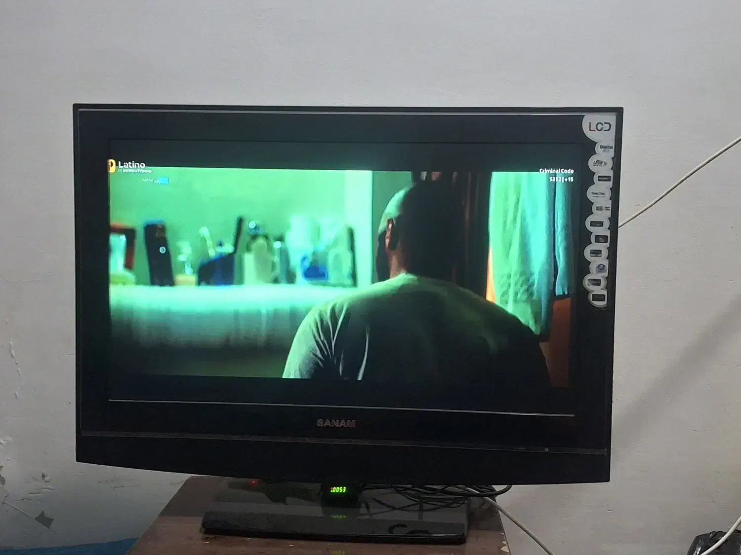 تلویزیون 32اینچ صنام|تلویزیون و پروژکتور|بروجرد, |دیوار