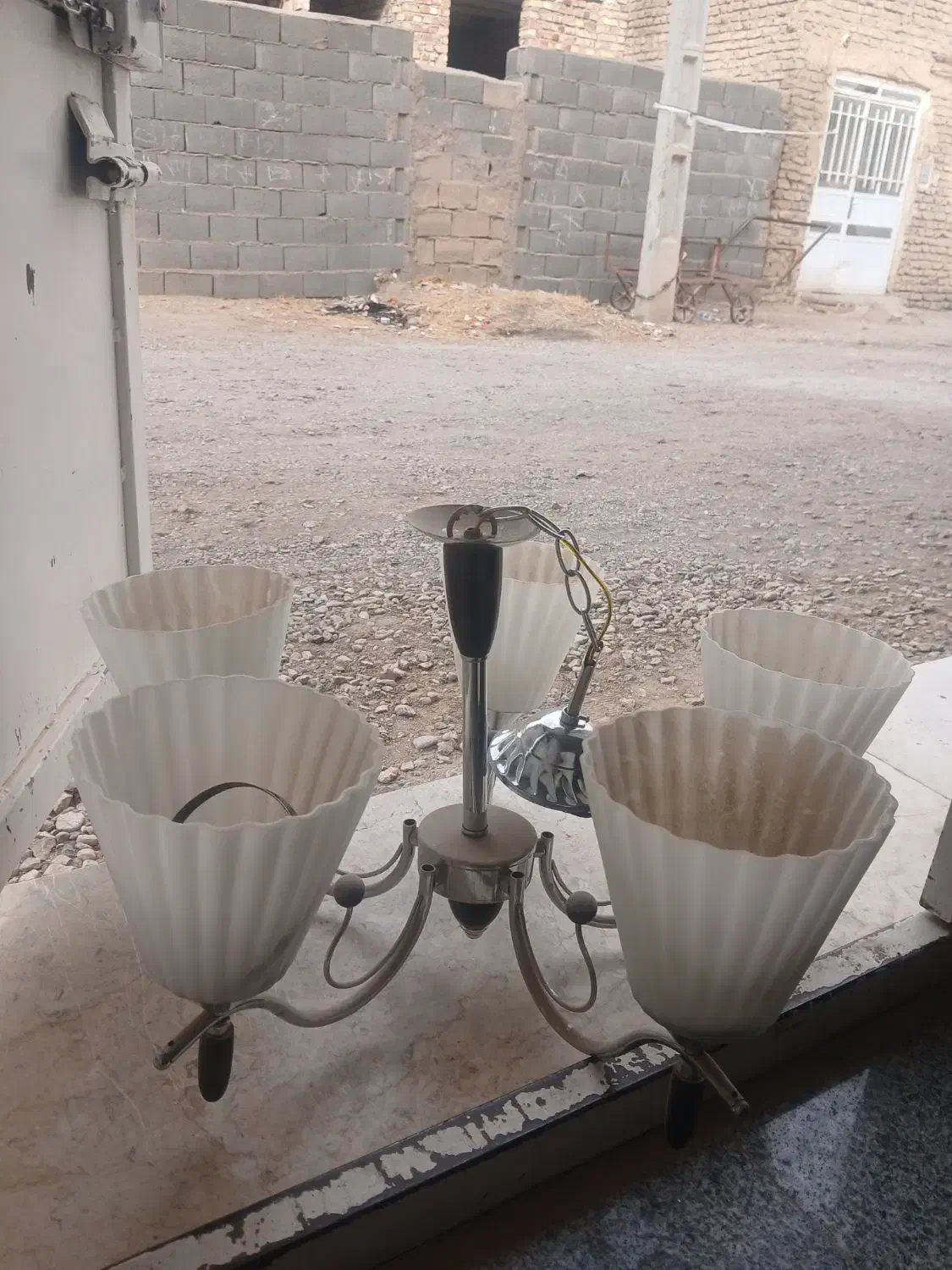 ساعت ولوستر|لوستر و چراغ آویز|تربت جام, حافظ|دیوار