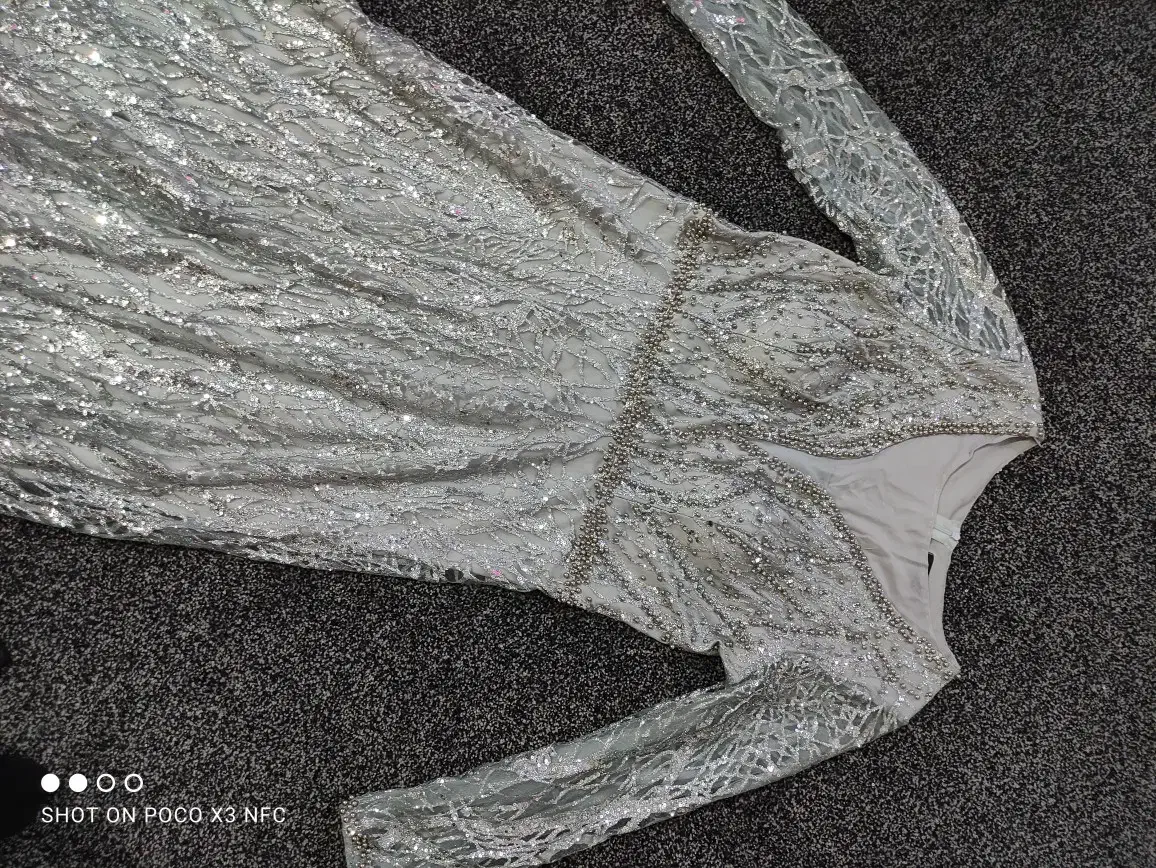 لباس مجلسی|لباس|آبپخش, |دیوار