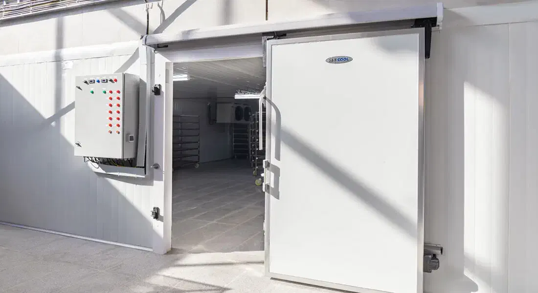 نصب وراه اندازی سردخانه ساندویچ پانل PVC ضدزنگ|خدمات پیشه و مهارت|دزفول, |دیوار