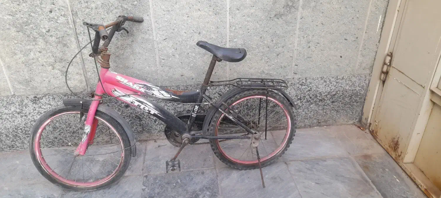 دوچرخه|دوچرخه، اسکیت، اسکوتر|برخوار, |دیوار