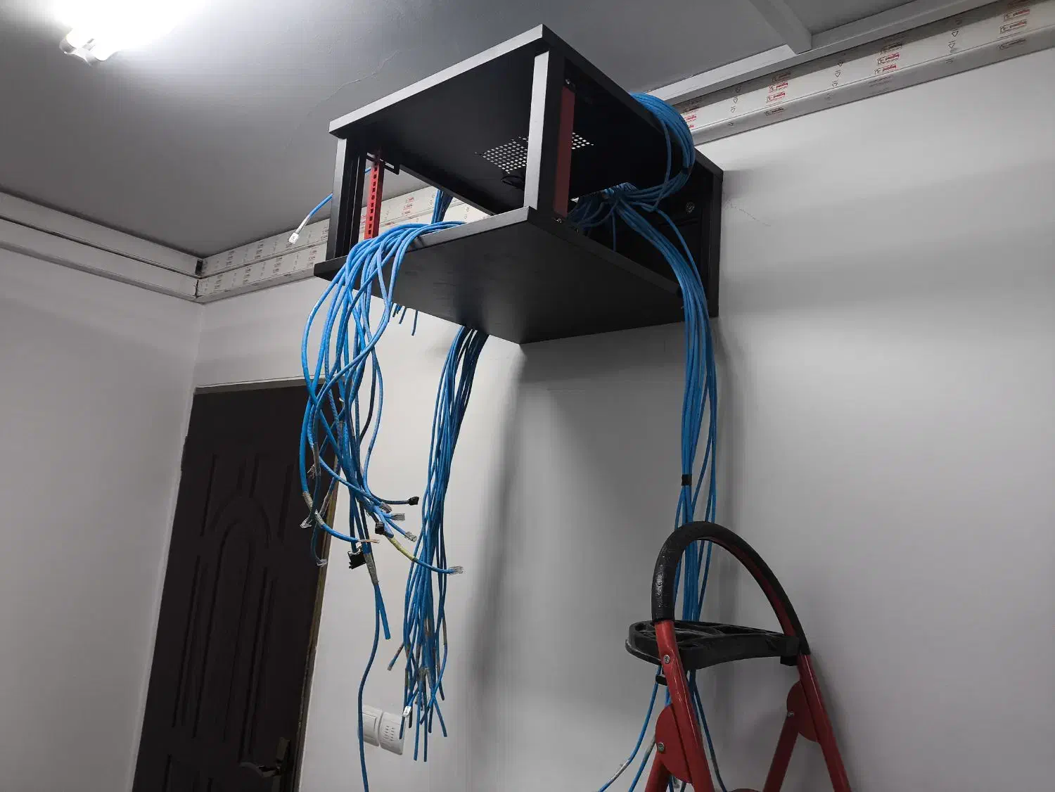 Passive Network شبکه و سایت های کامپیوتری|مودم و تجهیزات شبکه|اندیشه, اندیشه فاز ۴|دیوار