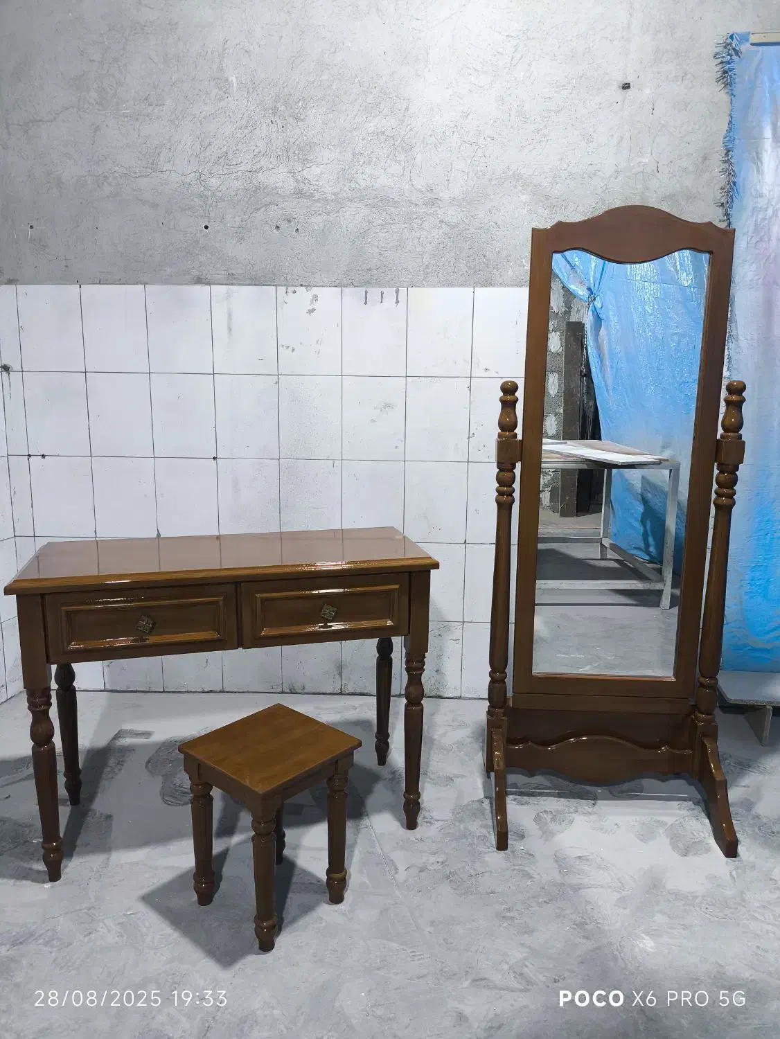 میزآرایش و آینه قدی|تخت و سرویس خواب|گنبد کاووس, |دیوار