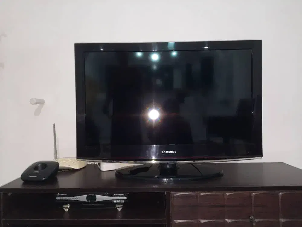تلویزیون LCD مارک سامسونگ|تلویزیون و پروژکتور|لاهیجان, لیالستان|دیوار