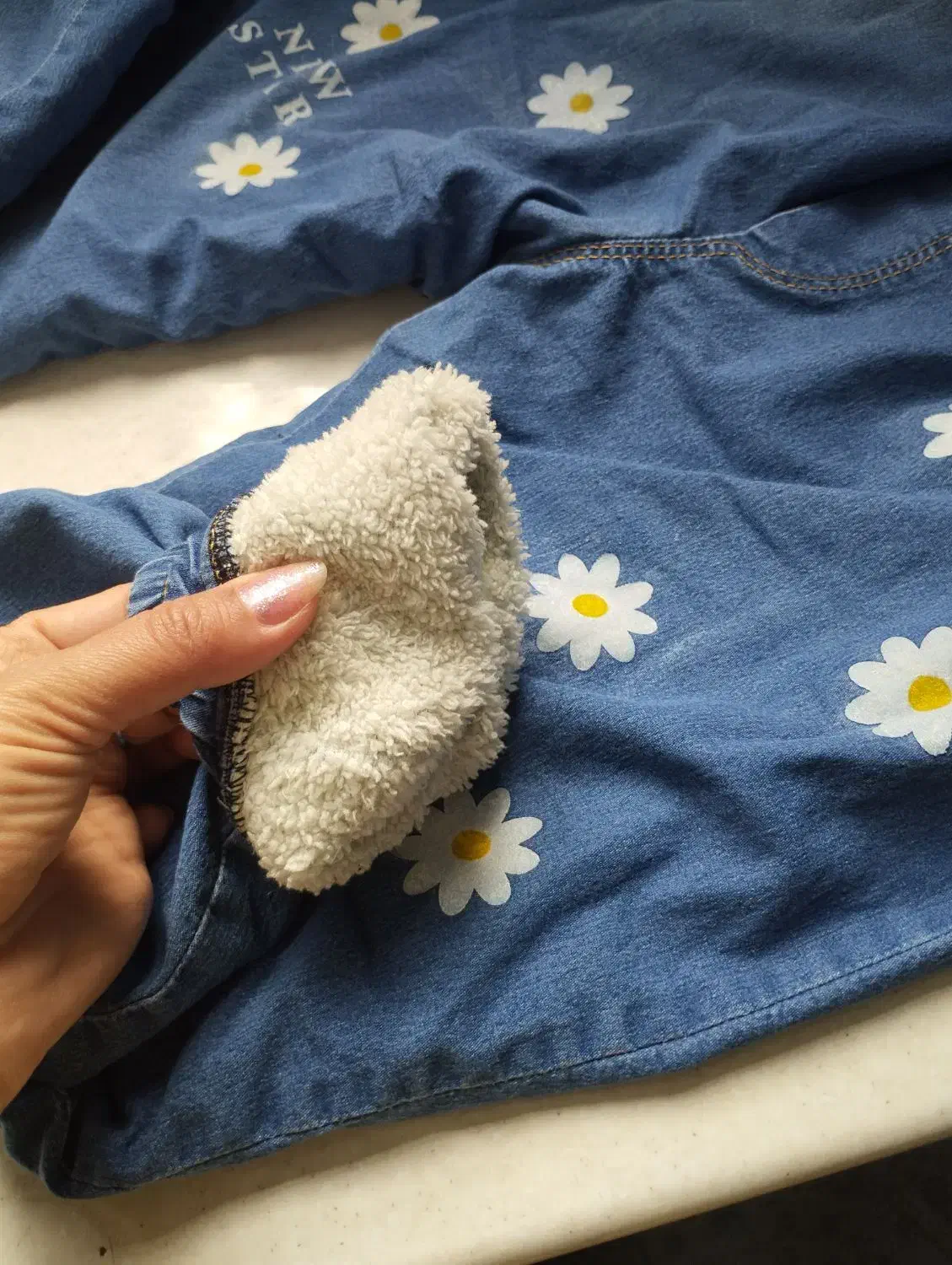 شلوار لی توکرک گرم تمیزدر حد نو مناسب 8 تا9 سال|کفش و لباس بچه|بیرجند, |دیوار