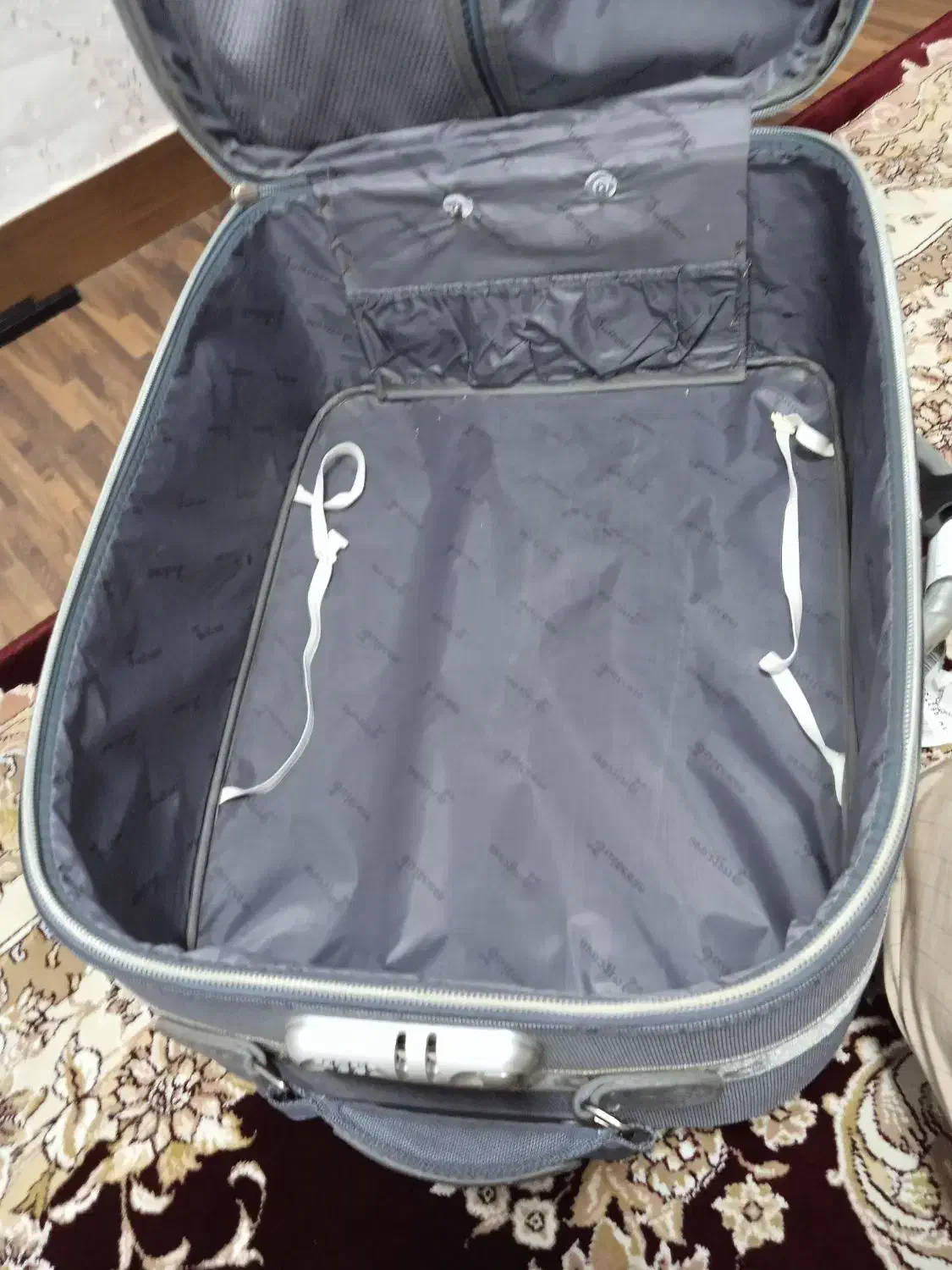 چمدان چرخدار|کیف، کفش، کمربند|رشت, کوی مهر|دیوار