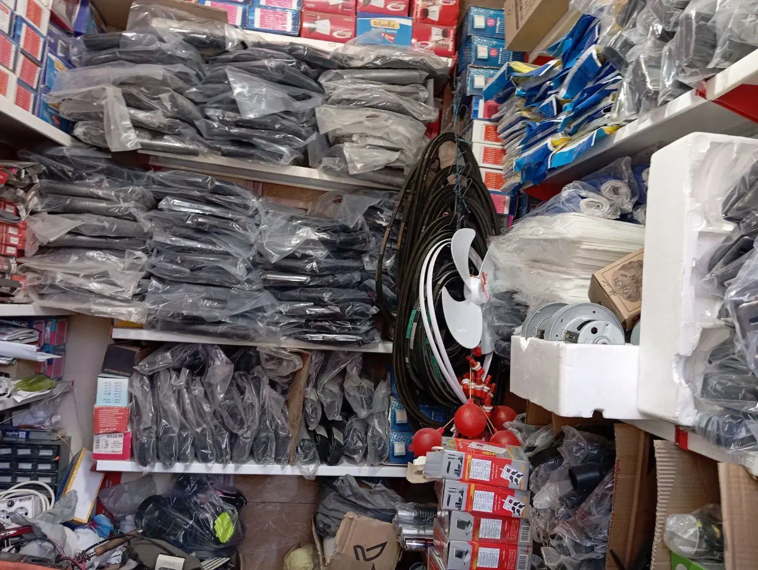 پخش عمده لامپ و لوازم جانبی وسایل برقی خانگی|لامپ و چراغ|نورآباد, |دیوار