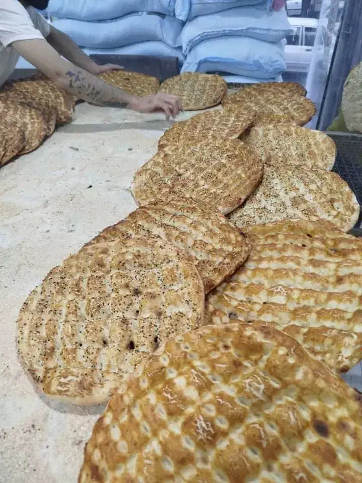 به یک وردست ماهر فطیر وبربری نیازمندیم|استخدام خدمات فروشگاه و رستوران|اردبیل, |دیوار