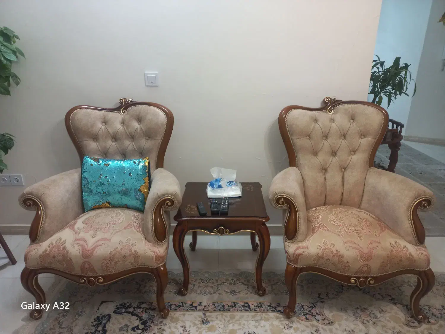 مبلمان|مبلمان خانگی و میز عسلی|اندیشه, اندیشه فاز ۳|دیوار