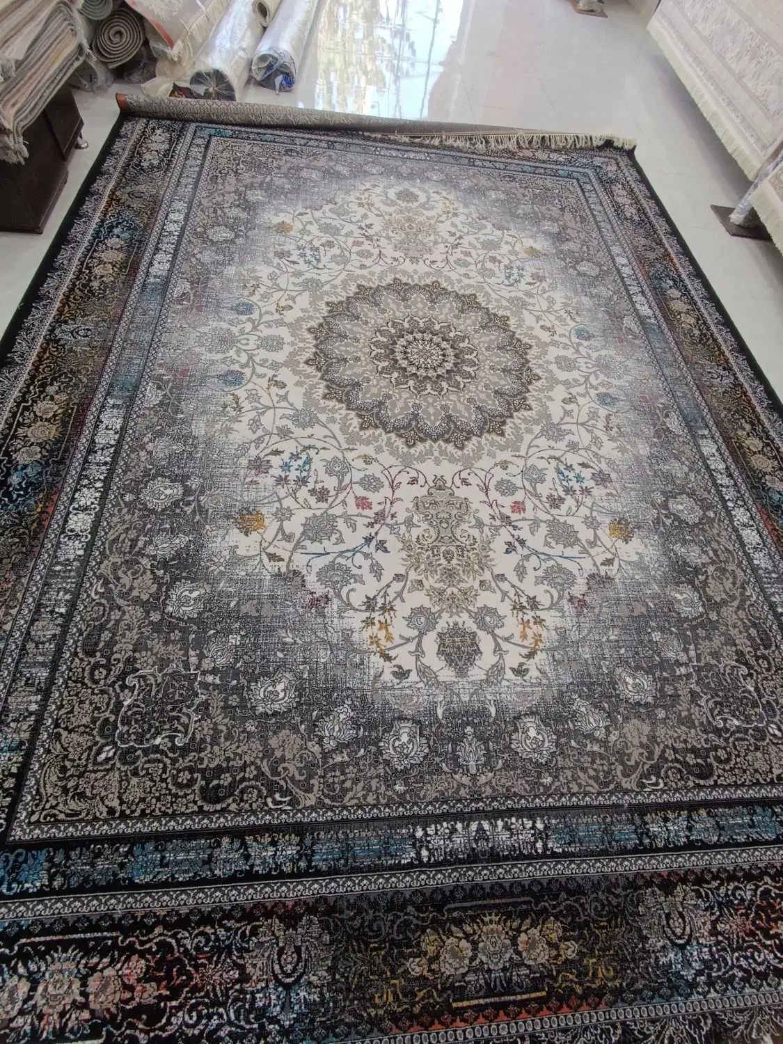 فرش 12متری و9متری قیمت مناسب|فرش|خرم‌آباد, |دیوار