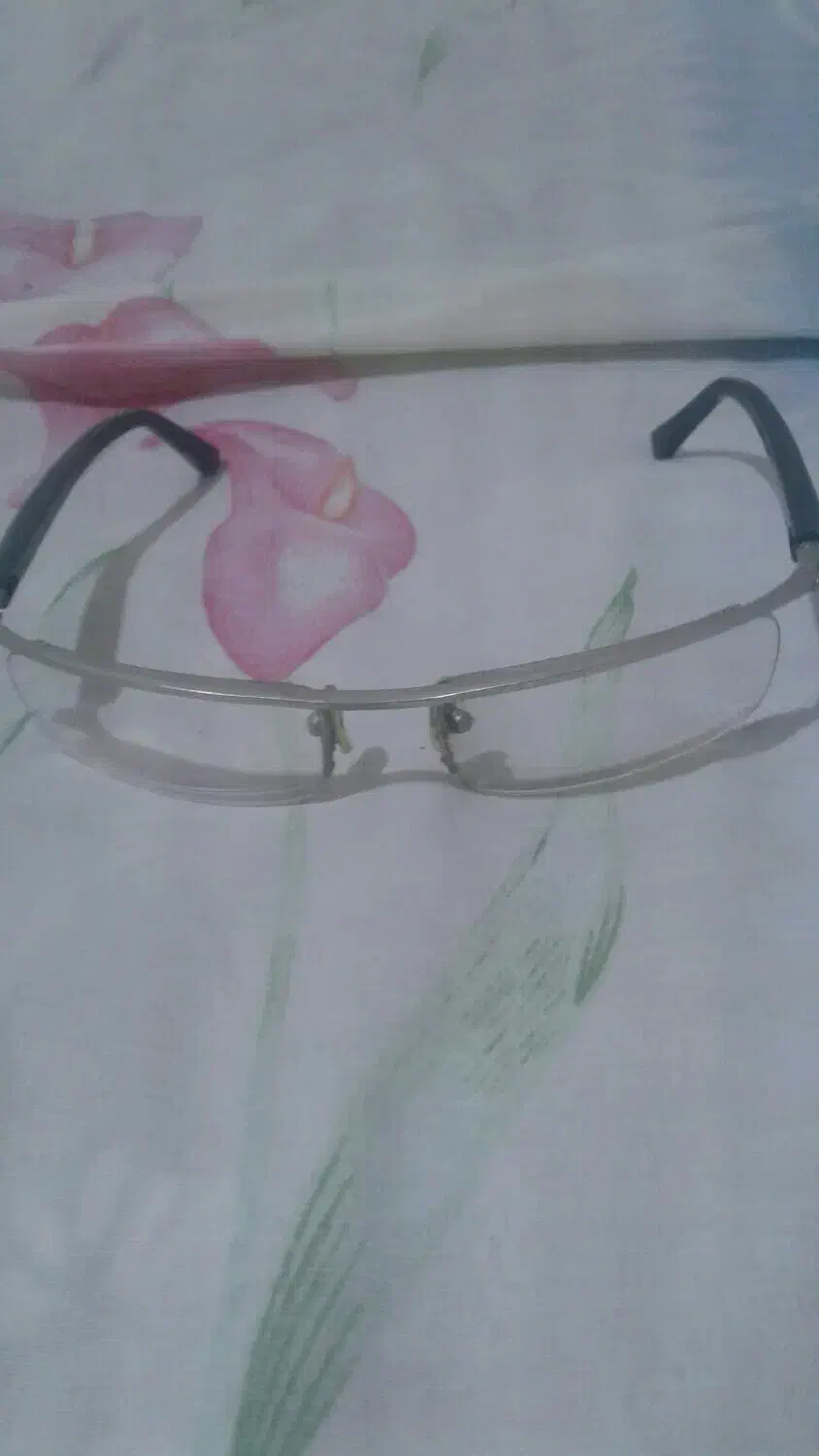 فروش یک عدد عینک|زیورآلات و اکسسوری|بروجرد, |دیوار